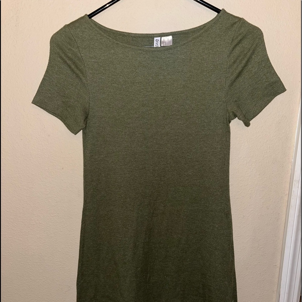 Divided dark green T-shirt dress